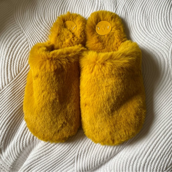 NWOT Anthropologie Faux Fur Slippers in Yellow - Picture 3 of 10